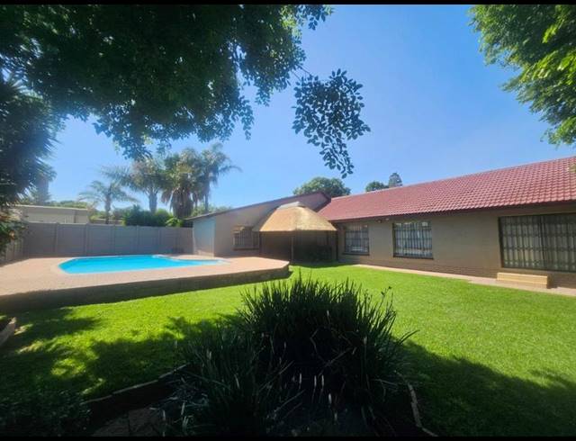 4 BEDROOM HOUSE FOR SALE IN VANDERBIJLPARK SE 2